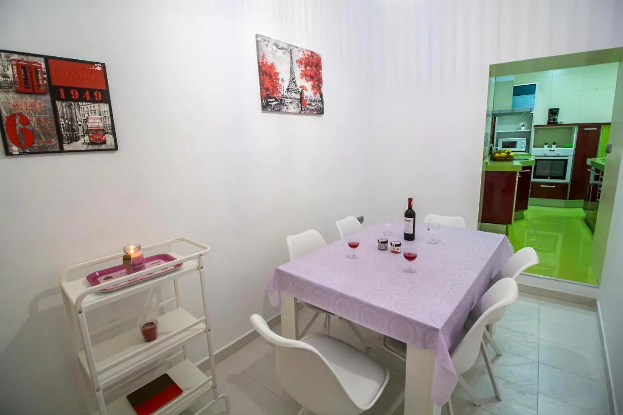 SimplyHosted Isabel La Católica Apartamento Cádiz